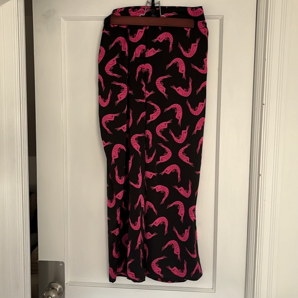 Satin Printed Cropped Parachute Pants - Picture 3 of 3